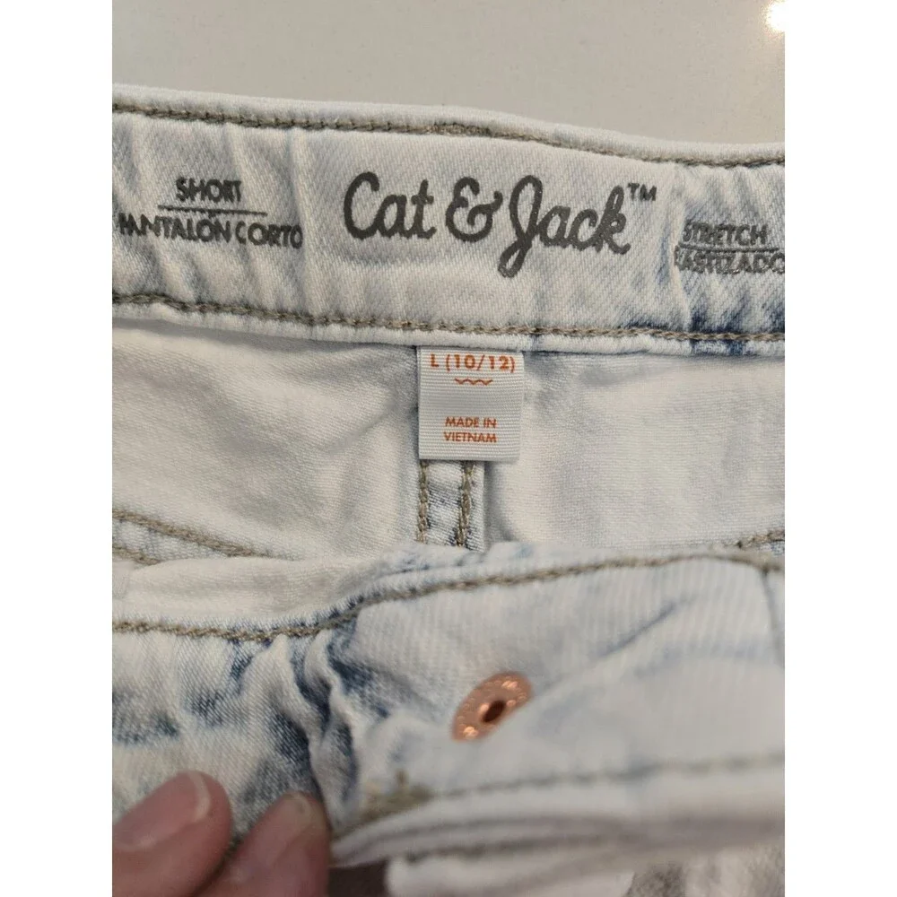 ​Cat & Jack L 10/12 Denim Shorts Girls Light Wash Embroidered Daisy Flower